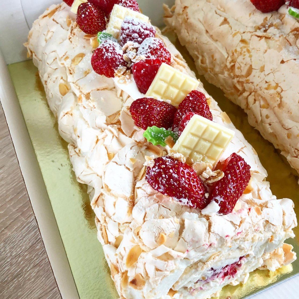 Меренговый рулет с маскарпоне