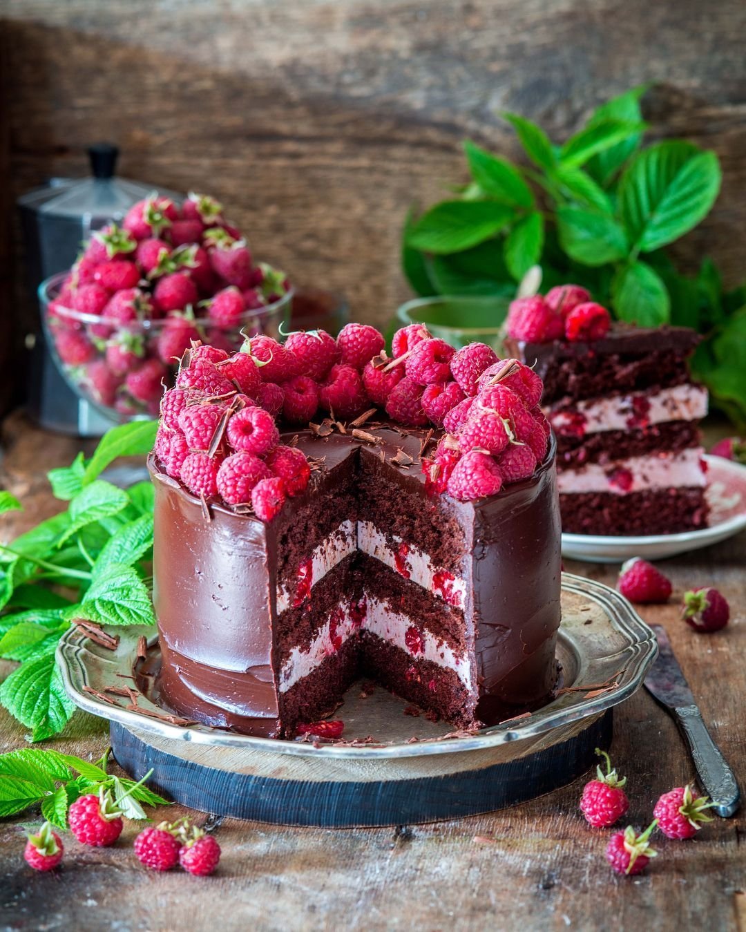 Торт с клубникой и голубикой