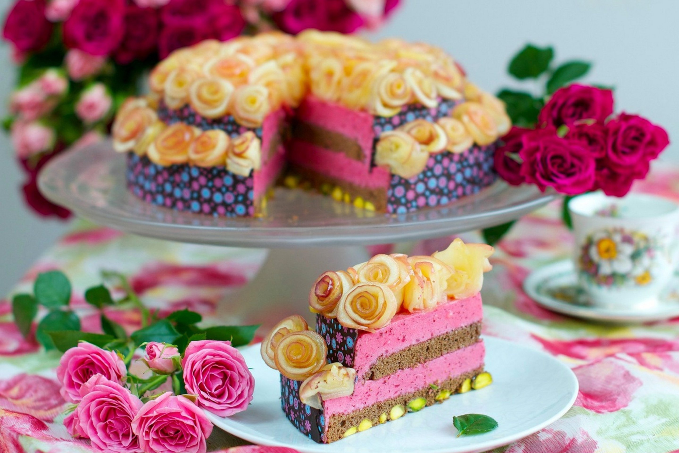 День сладости открытка. Красивые торты. Красивые торты на день рождения. Самые красивые пирожные. Торт букет цветов.