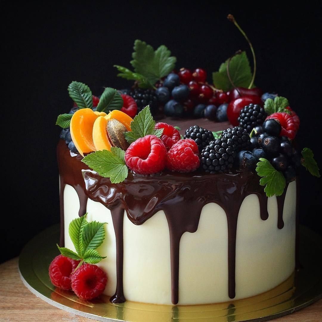 Дизайн торта с фруктами