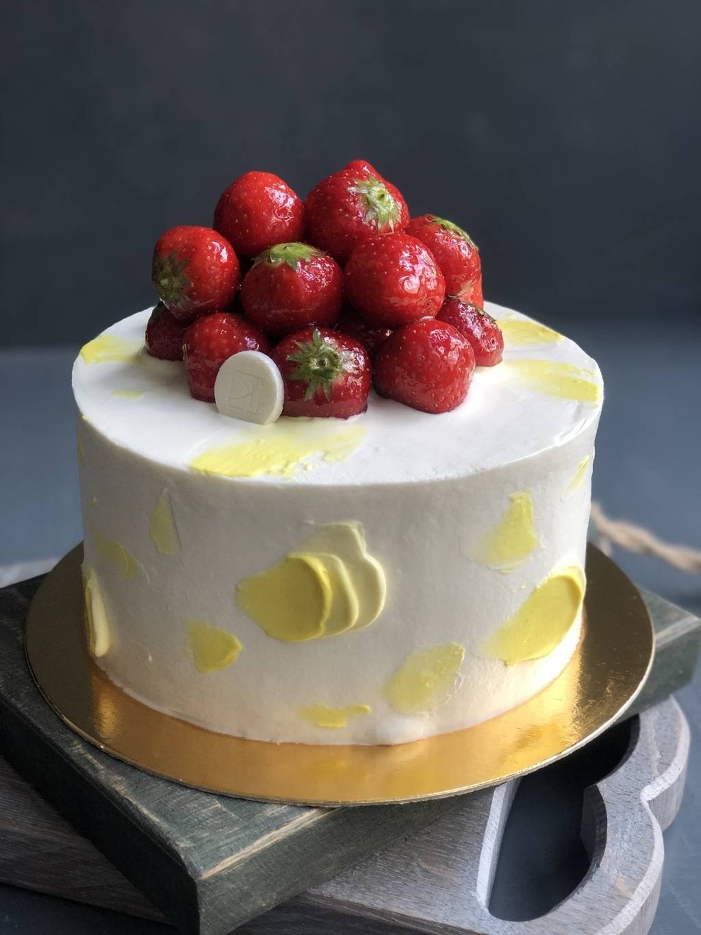 Японский торт с клубникой