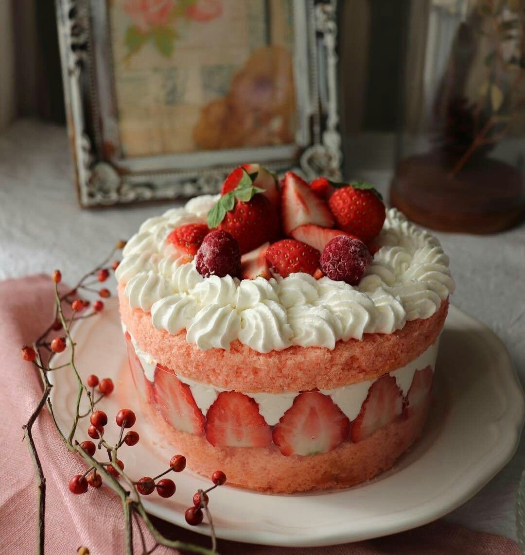 Клубнично банановый торт