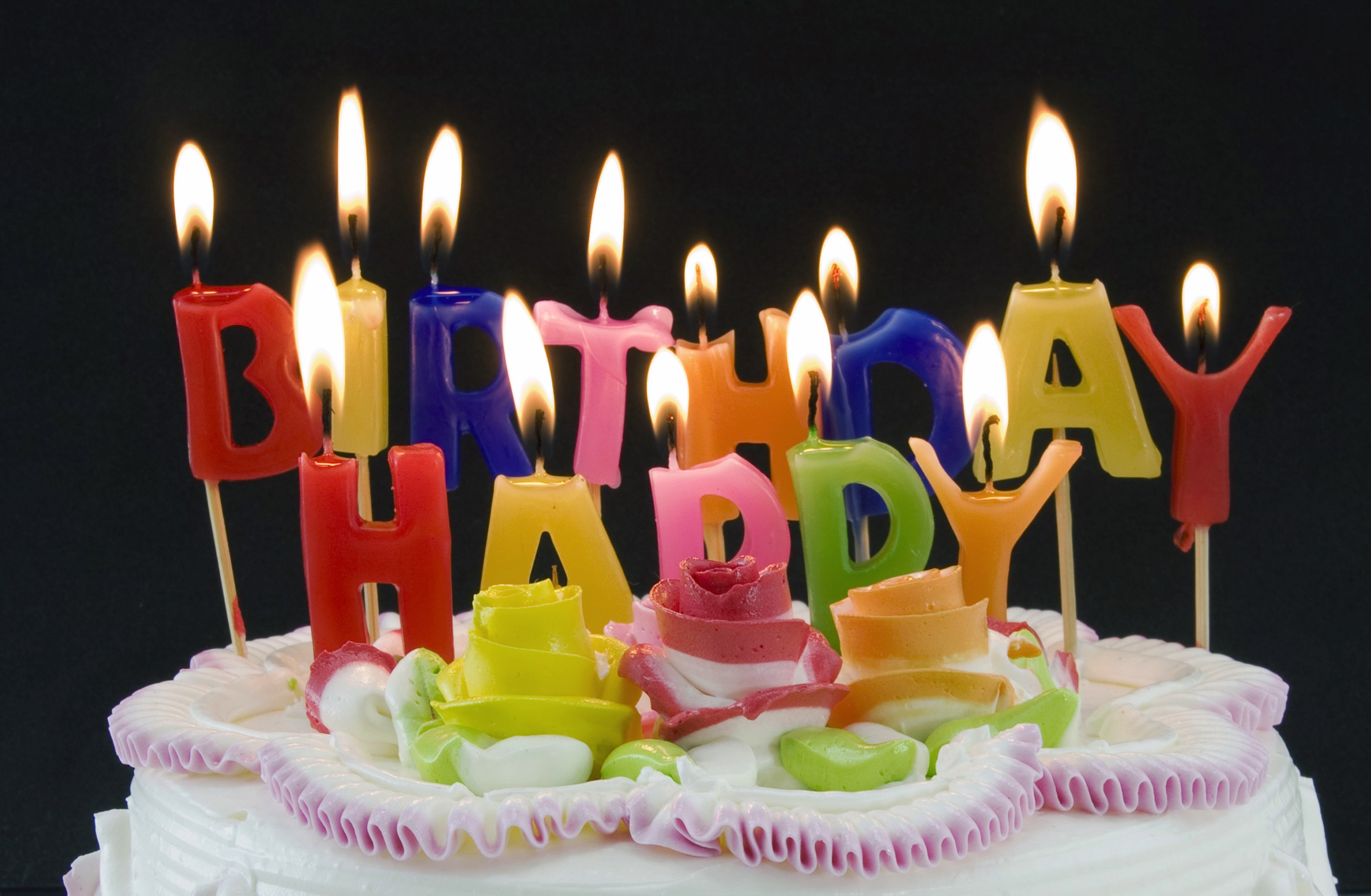 Ден рождения. Торт со свечками. Свечи для торта. Свеча в торт "с днем рождения". Свечки на день рождения.