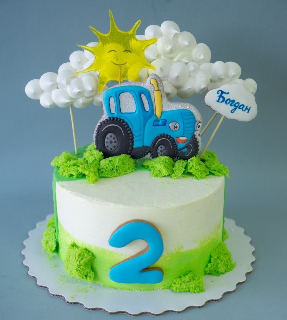 Торт в форме синего трактора