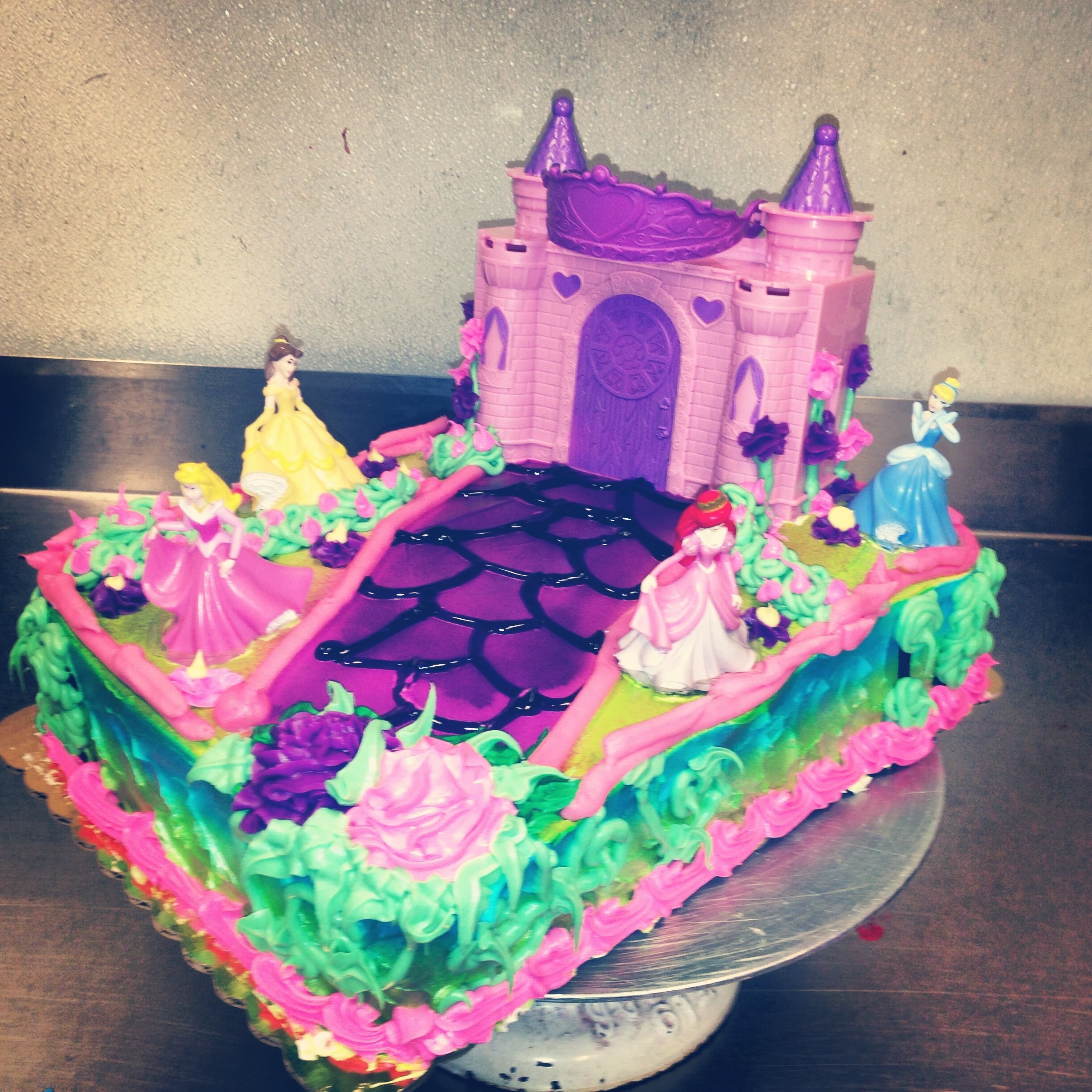 Торт для девочки с принцессой. Торт с принцессами. Торт с принцессами для девочки. Торт с принцессами для девочки 4 года. Торт с принцессами Диснея.