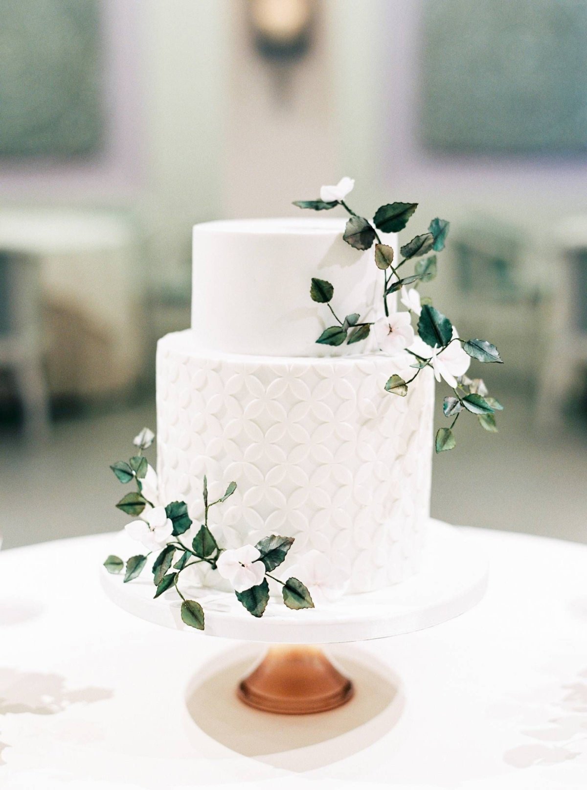 Белый торт минимализм