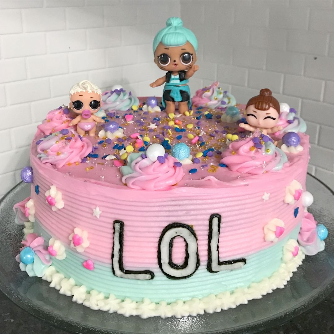 Торт с куклой лол