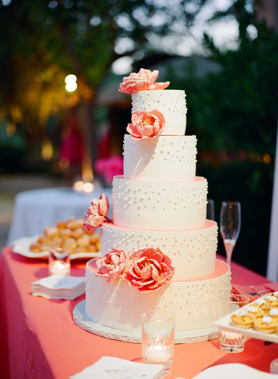 Свадебный торт персикового цвета