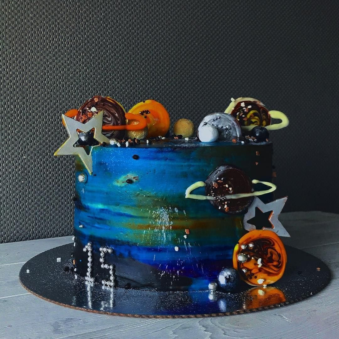 Космический торт с мастикой