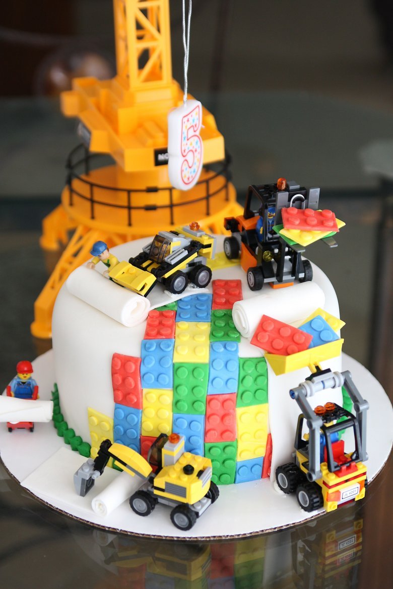 Торт JCB трактор