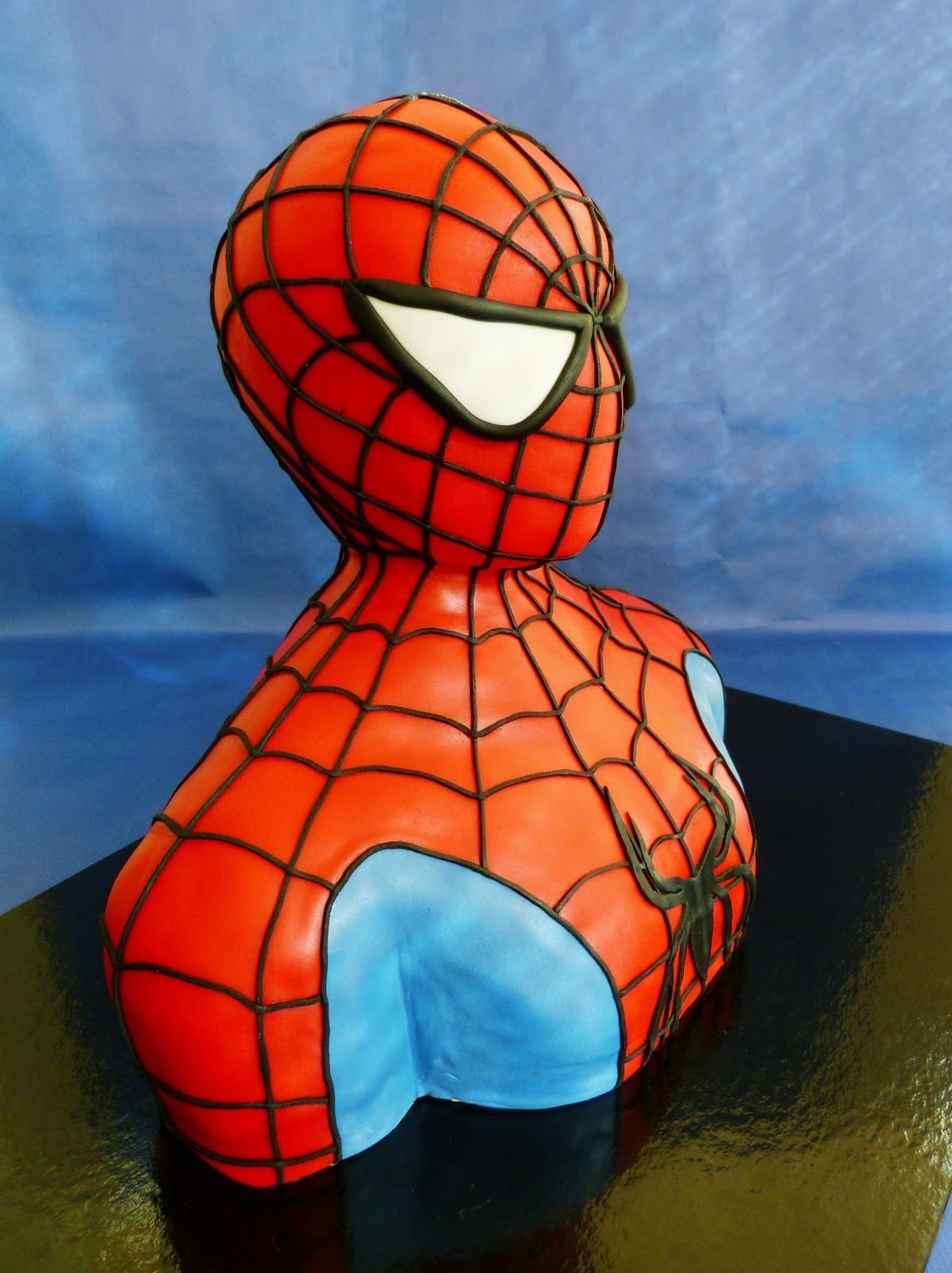 Торт человек паук с леденцами
