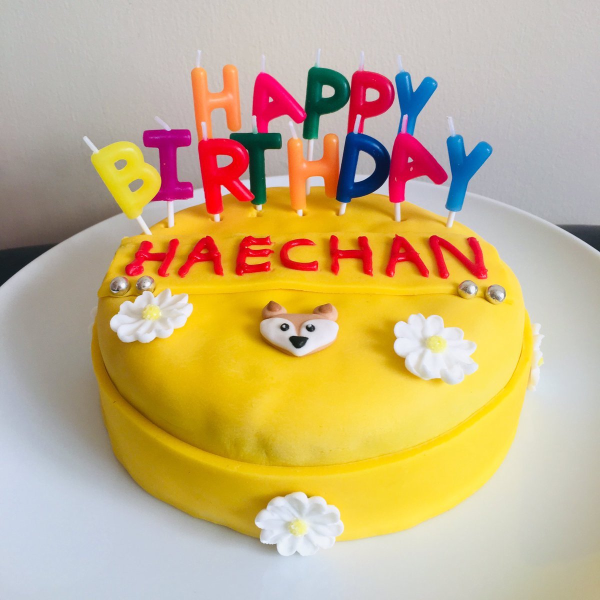 Торт с надписью Happy Birthday