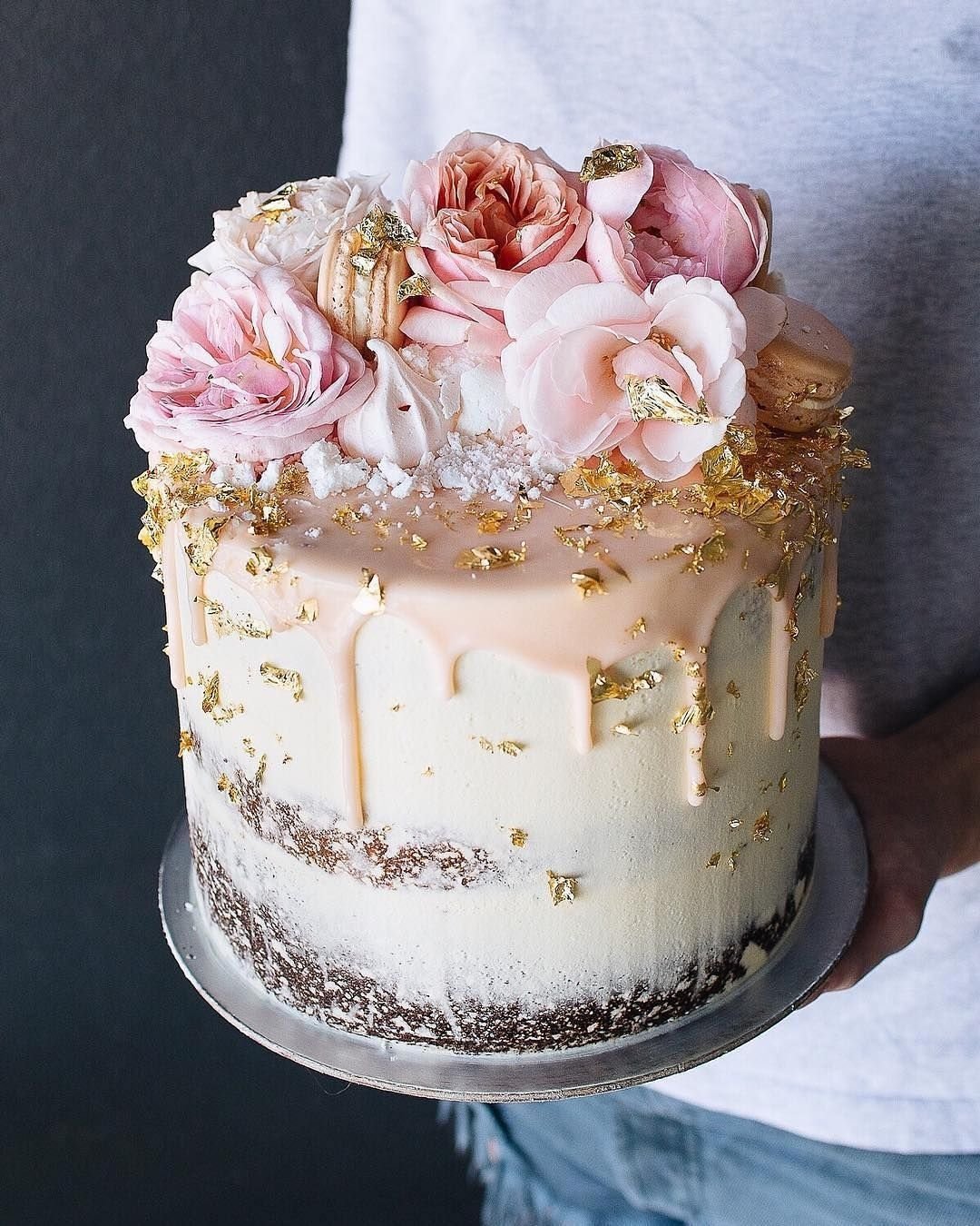 Фото современных тортов. Красивые торты. Нежное украшение торта. Стильный торт. Красивые стильные торты.