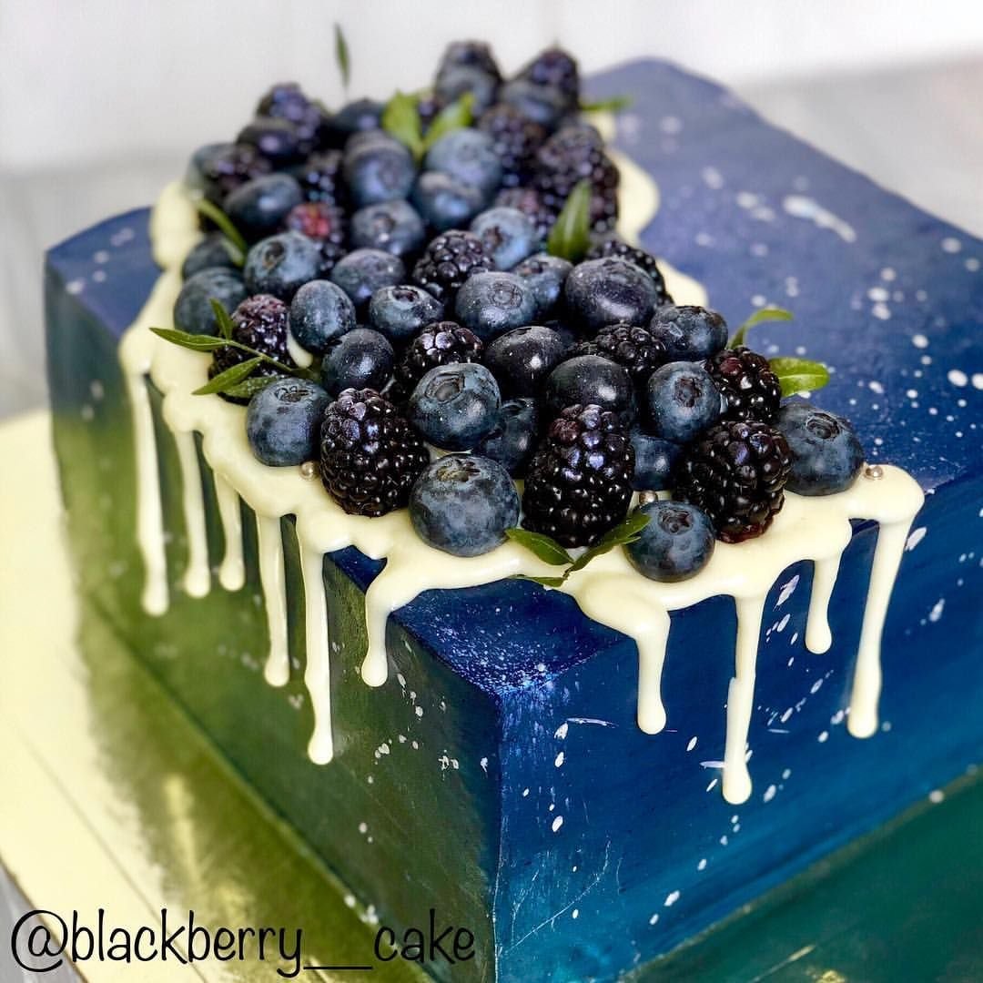 Квадратный торт с клубникой