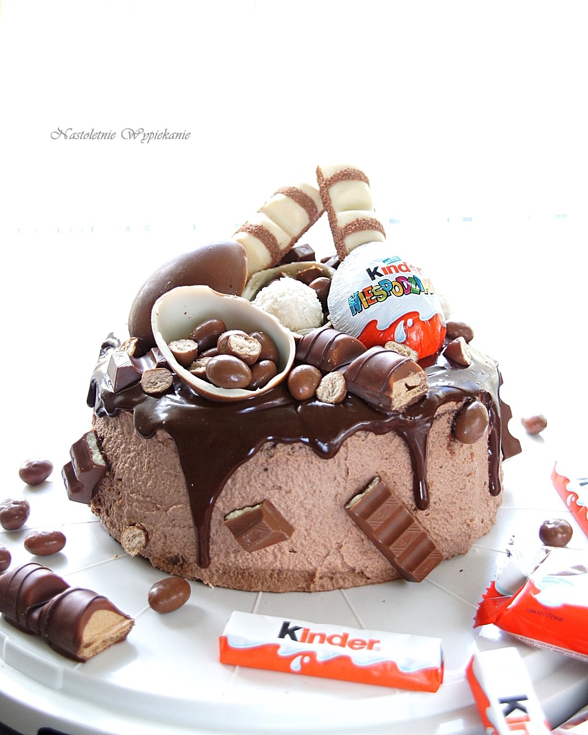 Торт из киндеров и шоколадок