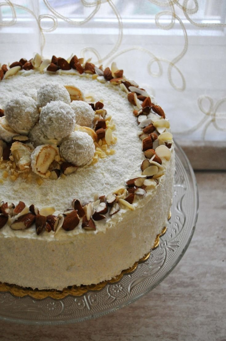 Торт с рафаэлками