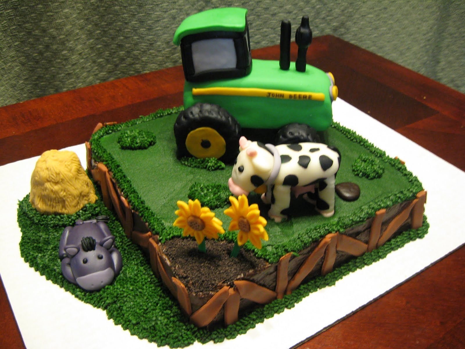 Торты тракторы фото. Трактор Джон Дир из мастики. Торт в виде трактора. Торт с трактором для мальчика. Торт с трактором для мужчины.