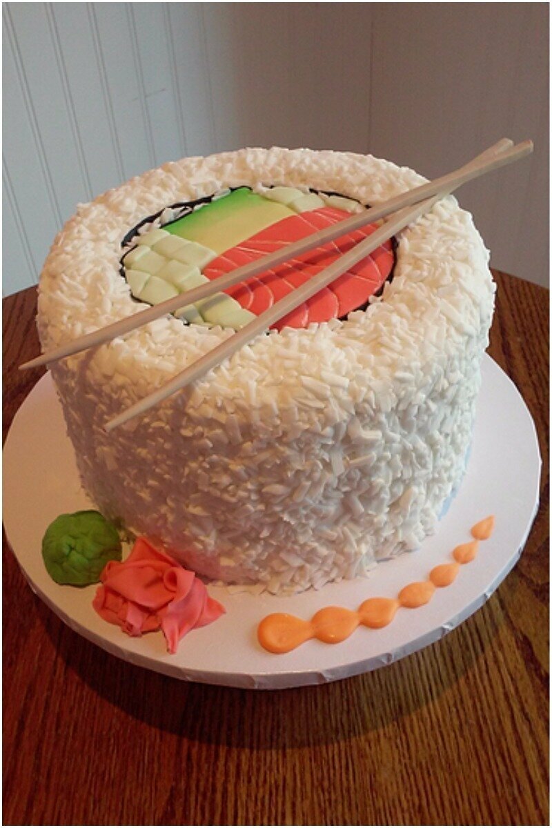 Праздничный стол с роллами