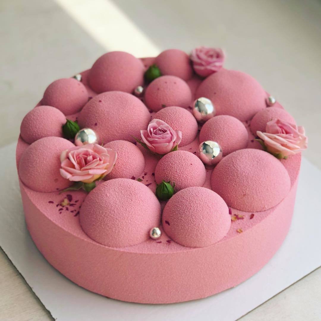 Торт с шоколадными шарами