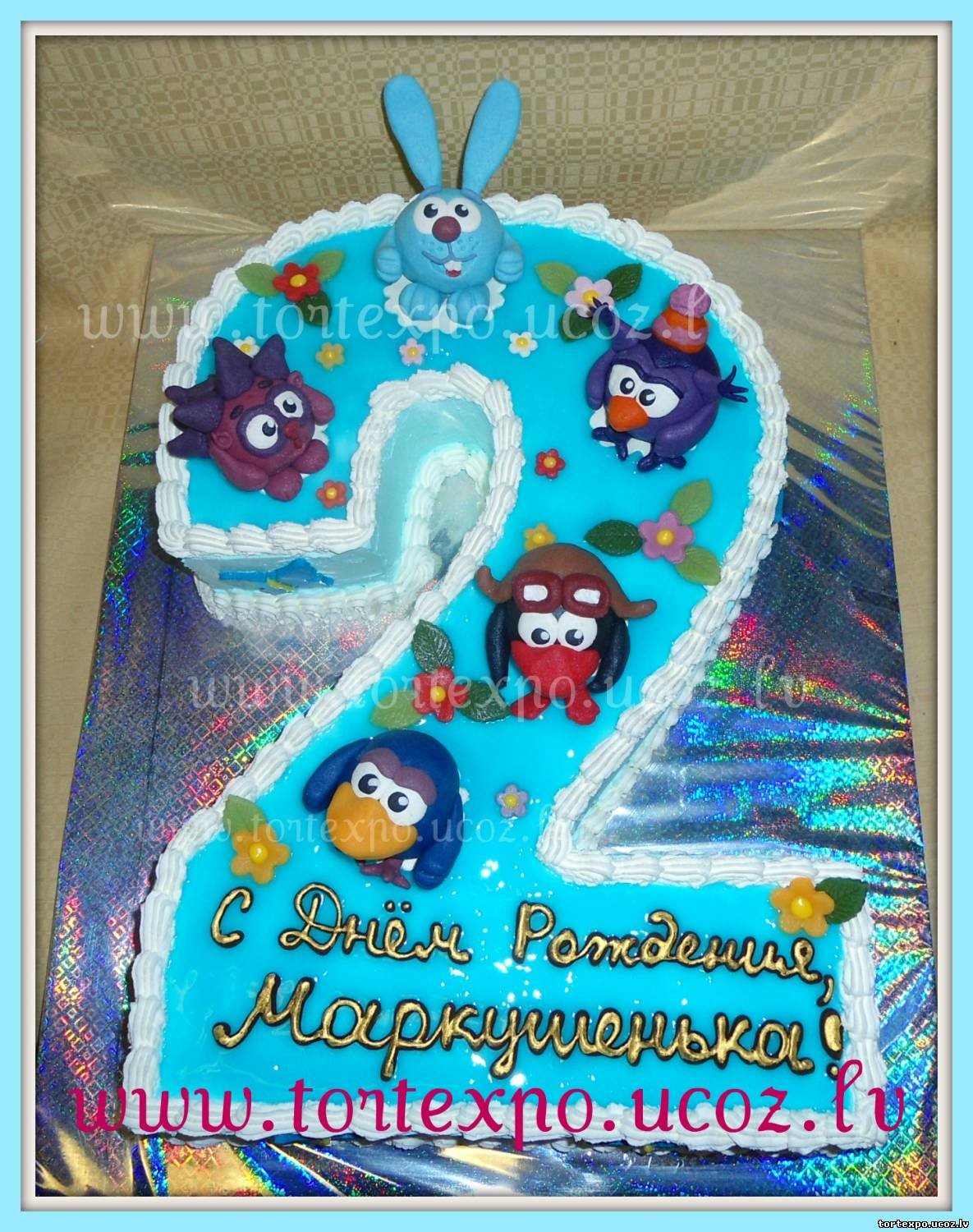 Торт двойка для мальчика с машинками