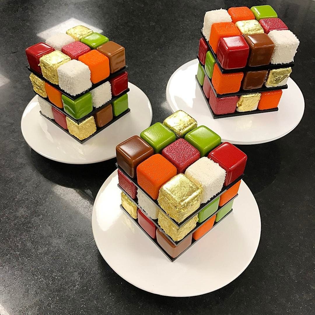 Фруктовый кубик к чаю. Торт кубик рубик муссовый. Торт кубик Рубика муссовый. Торт кубик Рубика медовик. Тирамису кубик Рубика.