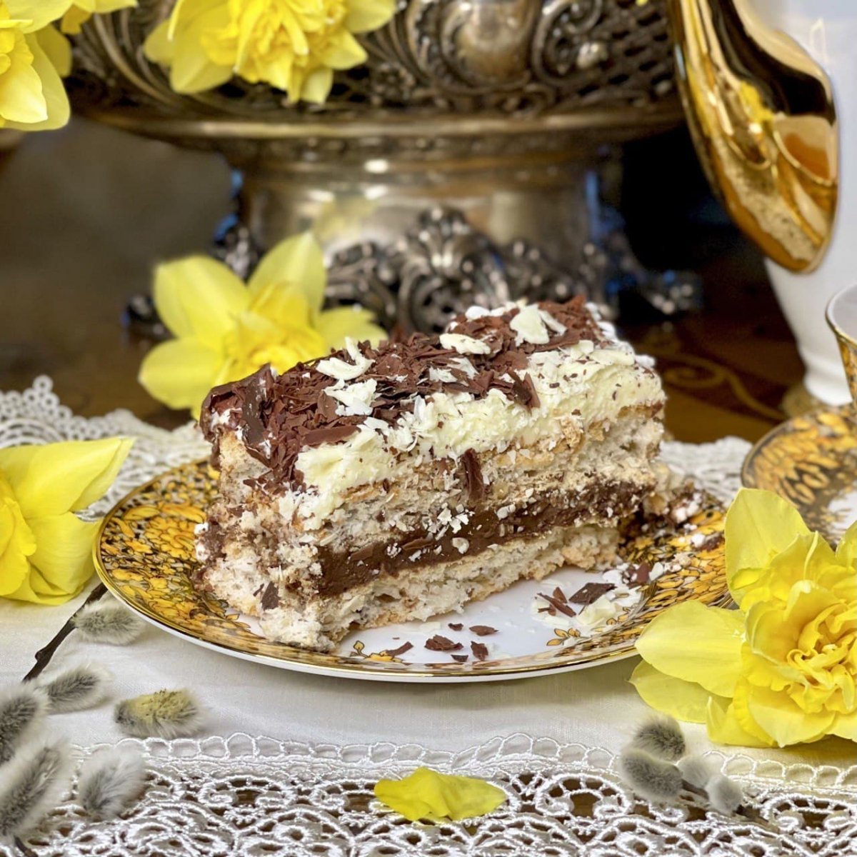 Торт мед и шоколад метрополь
