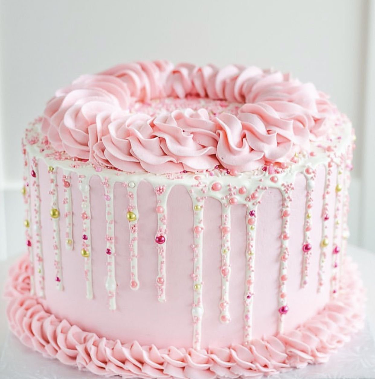 Сделать розовый торт. Розовый торт. Красивый розовый торт. Тортики красивые розовые. РОЩАВЫ торт.