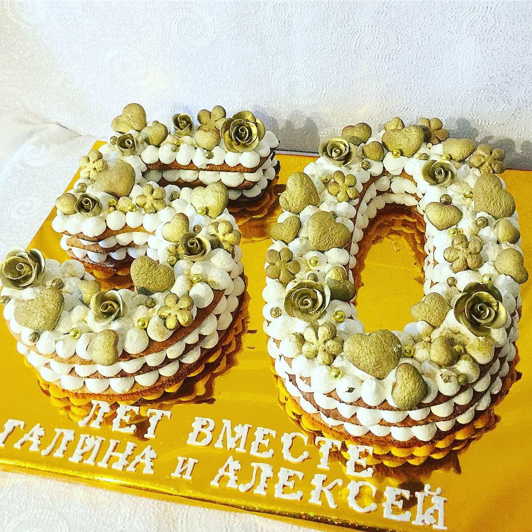 Торт кремовый с золотом на юбилей