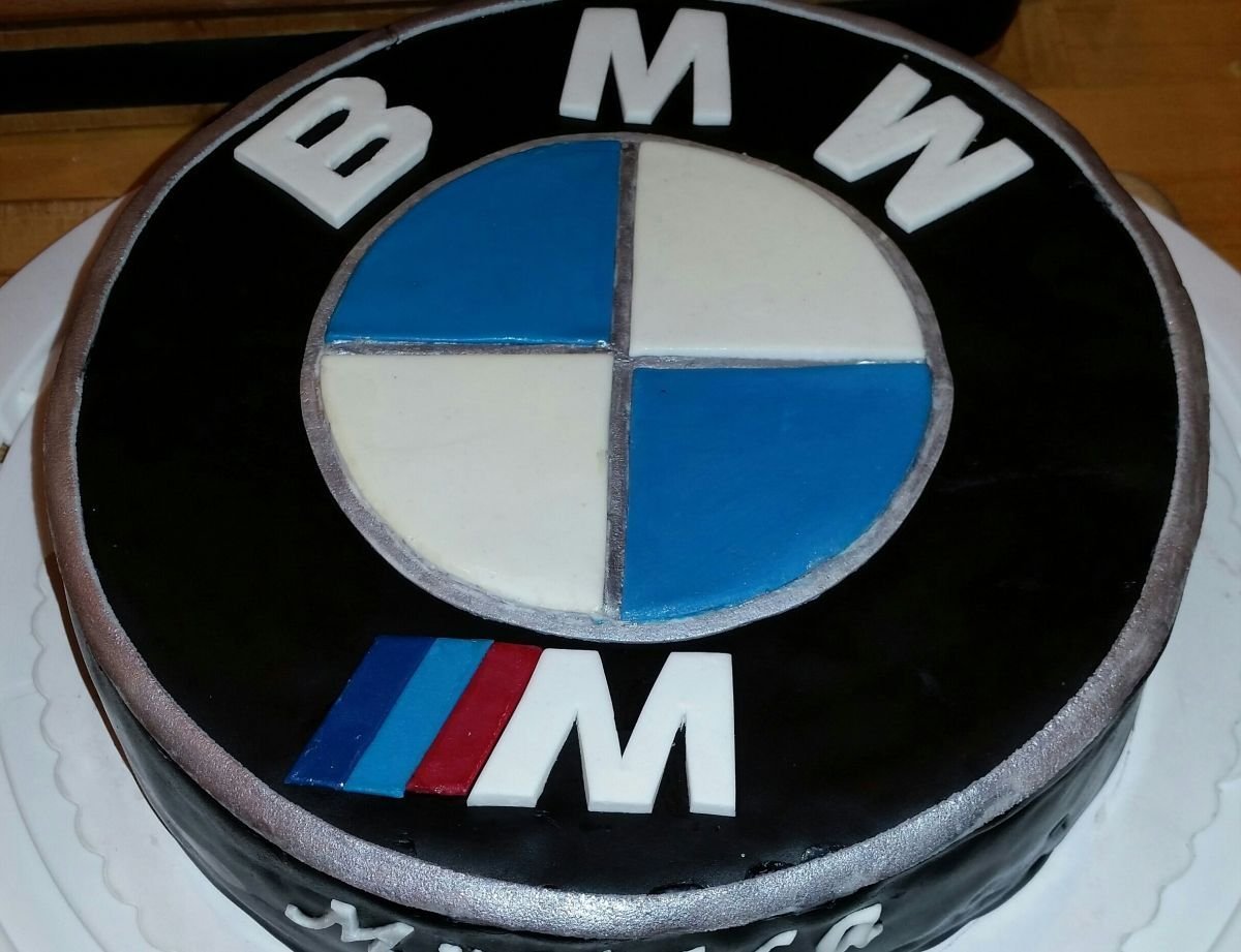 Торт колесо BMW