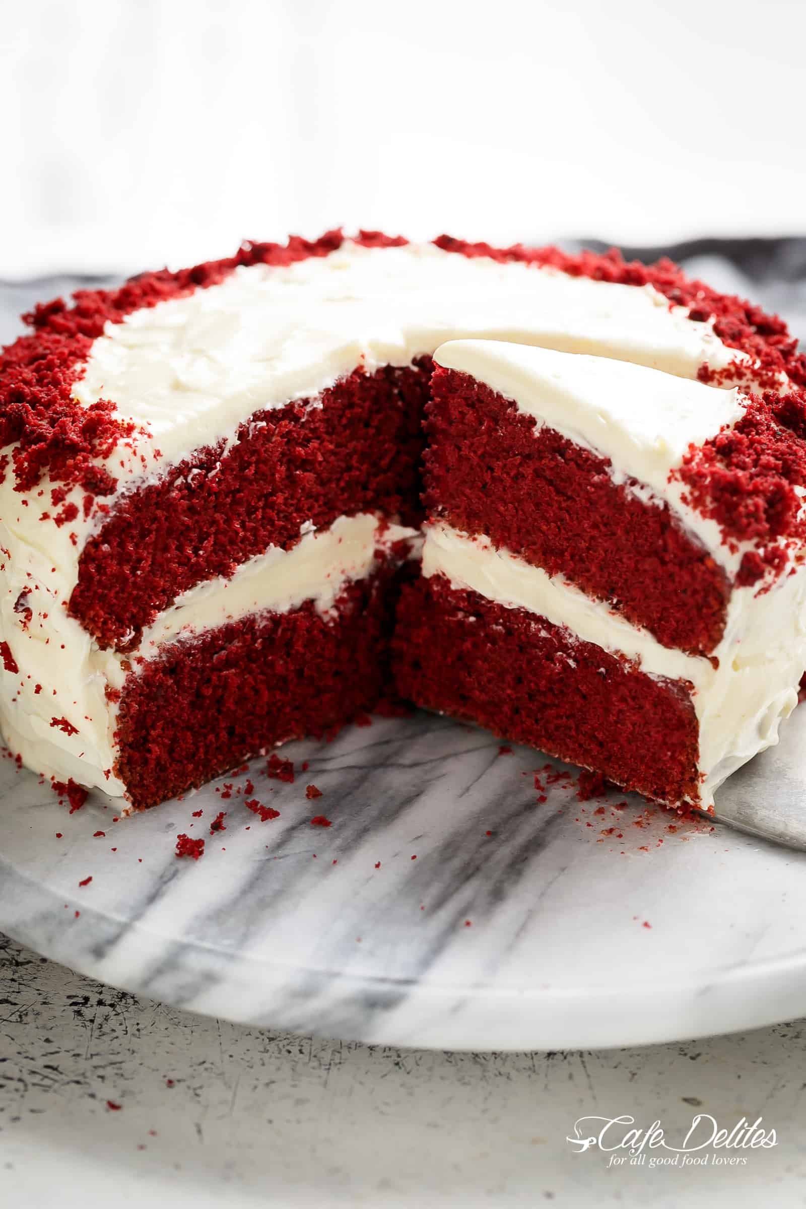 Приготовить торт красный бархат в домашних. Торт красный бархат Мирель. Красный вельвет торт. Торт ред вельвет красный бархат. Торт красный бархат Метрополь.