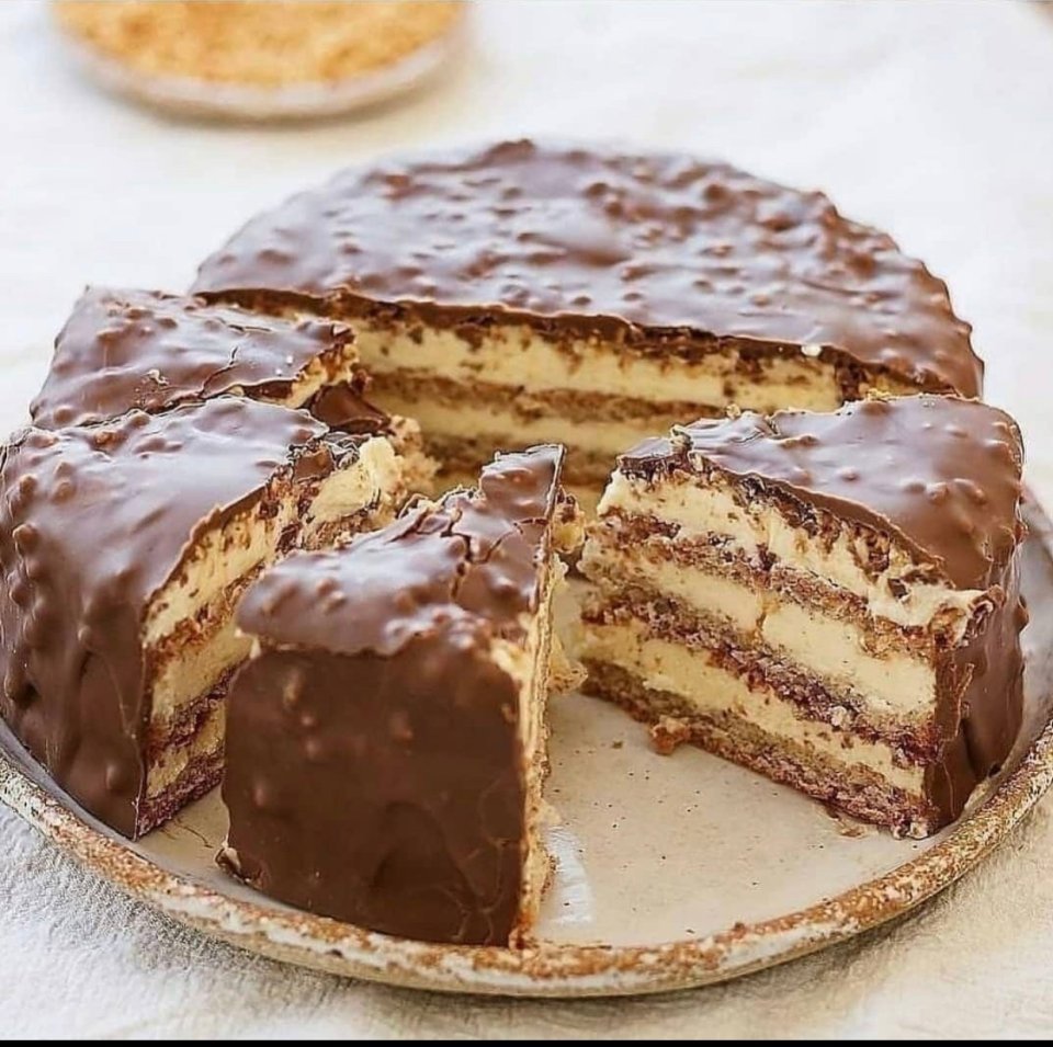 Украшение торта грецкими орехами