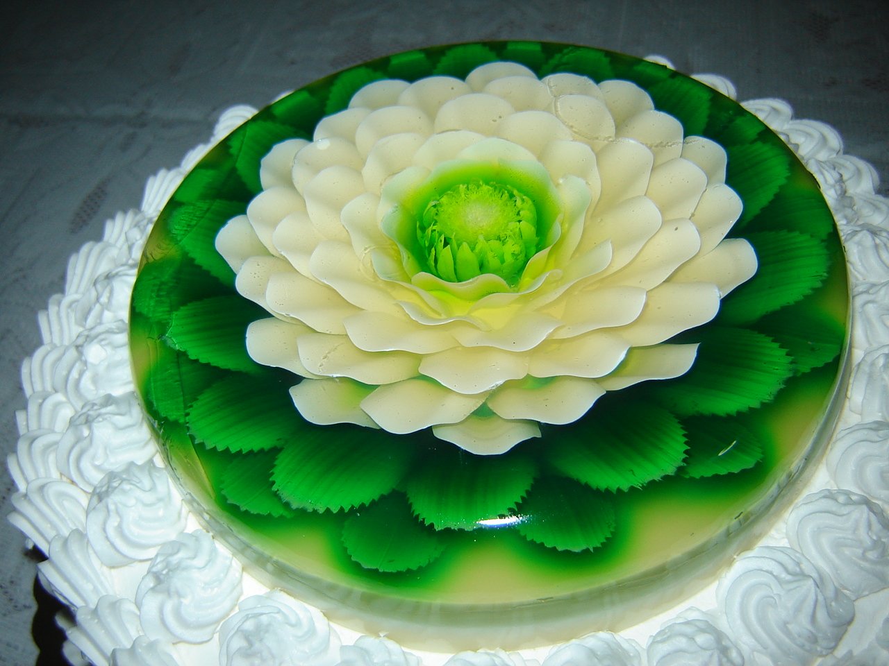 Желейные цветы. ЖЕЛЕЙНЫЙ торт. ЖЕЛЕЙНЫЙ торт цветы. 3д желейные торты. Торт желе с цветами.