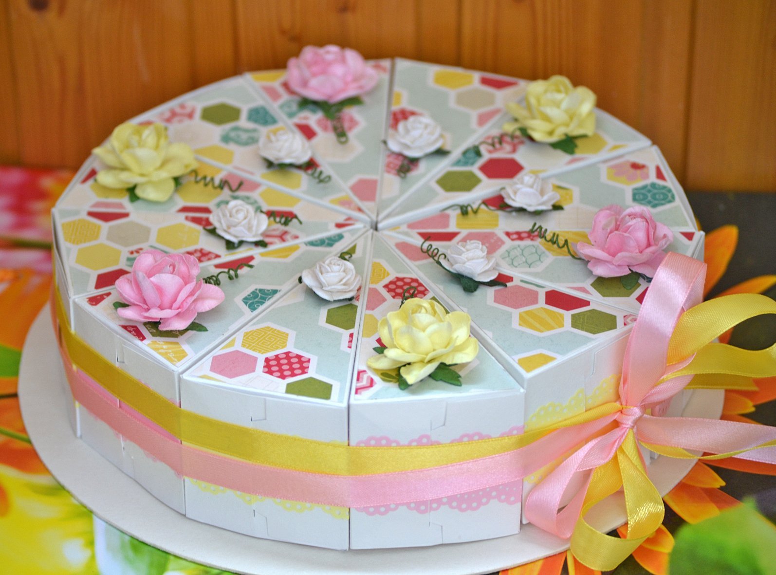 Какой день рождения можно сделать. Картонный торт. Бумажный подарочный торт. Украшения для картонного торта. Бумажные украшения для торта.