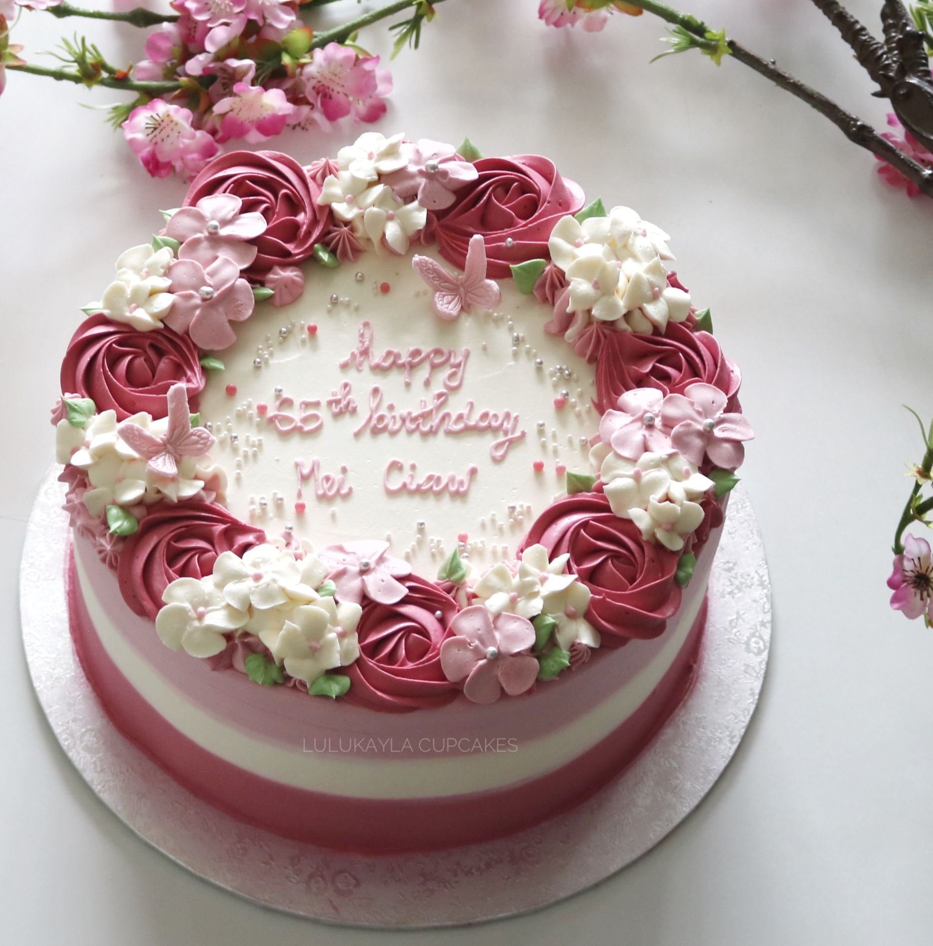 Торт на юбилей женщине без. Торт с цветами. Торт для женщины. Торт на день рождения женщине. Красивые торты с цветами.