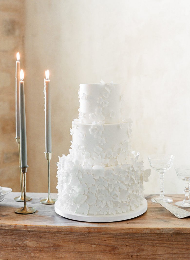 Минималистичный торт на свадьбу