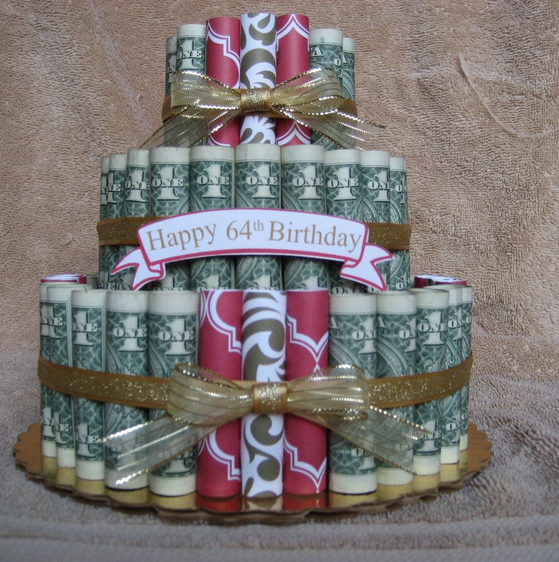 Как оформить подарок деньгами на день рождения. Денежный торт. Оригинальный подарок из денег. Оригинальный торт из денег. Оригинальный подарок деньгами на день рождения.