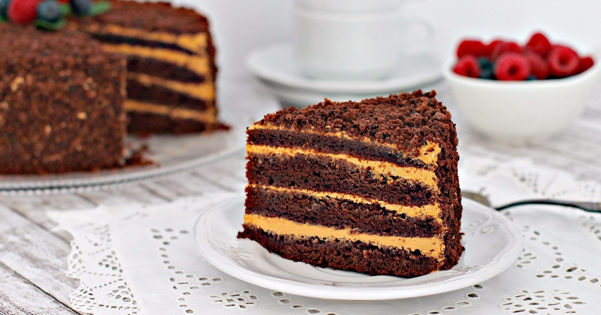 Любой рецепт торта. Шоколадный торт "Пеле". Торт Прага медовик Наполеон. Торт бисквитный Пеле. Торт Пеле ваниль.