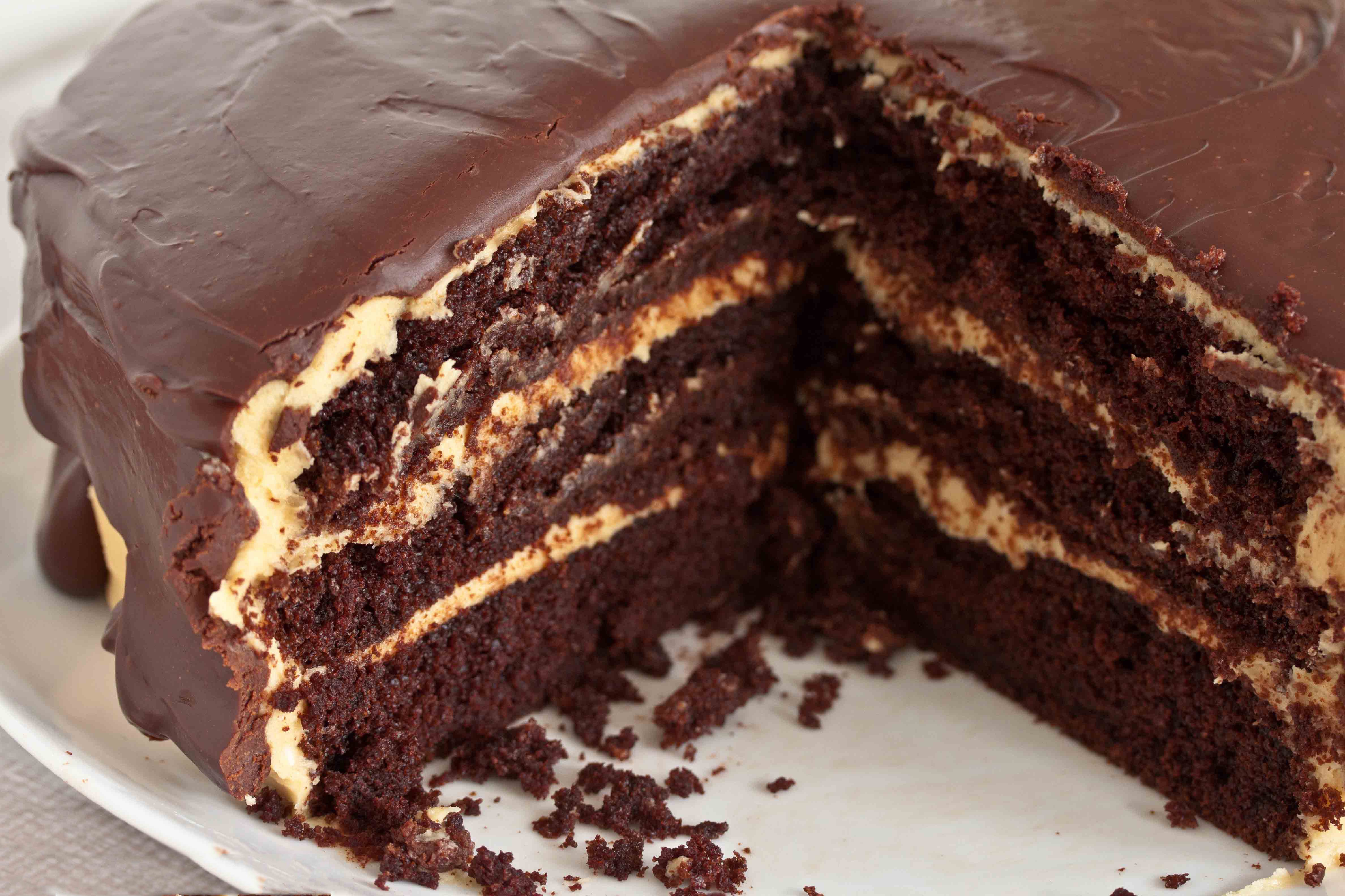 Торты в домашних 3 условиях. Шоколадный торт. Шоколадный тортик. Влажный шоколадный торт.