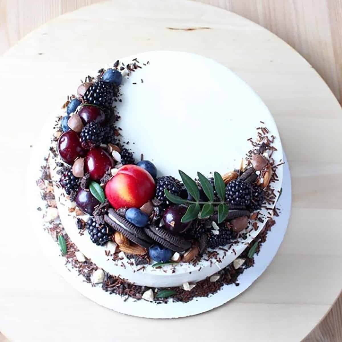 Торт с карамелью и орехами