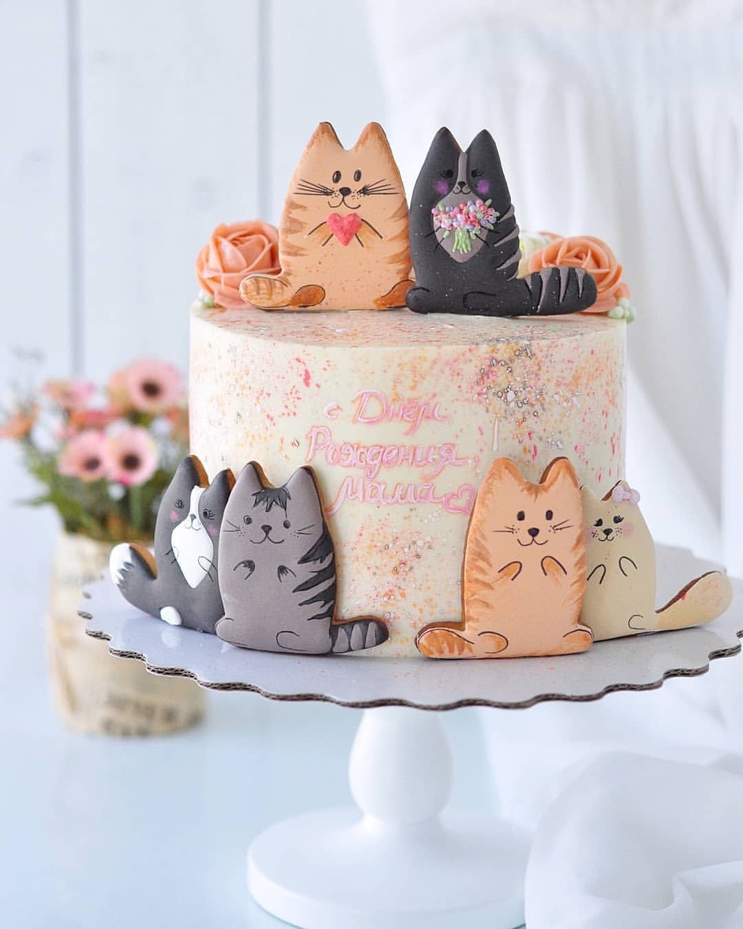Торт с милыми котиками