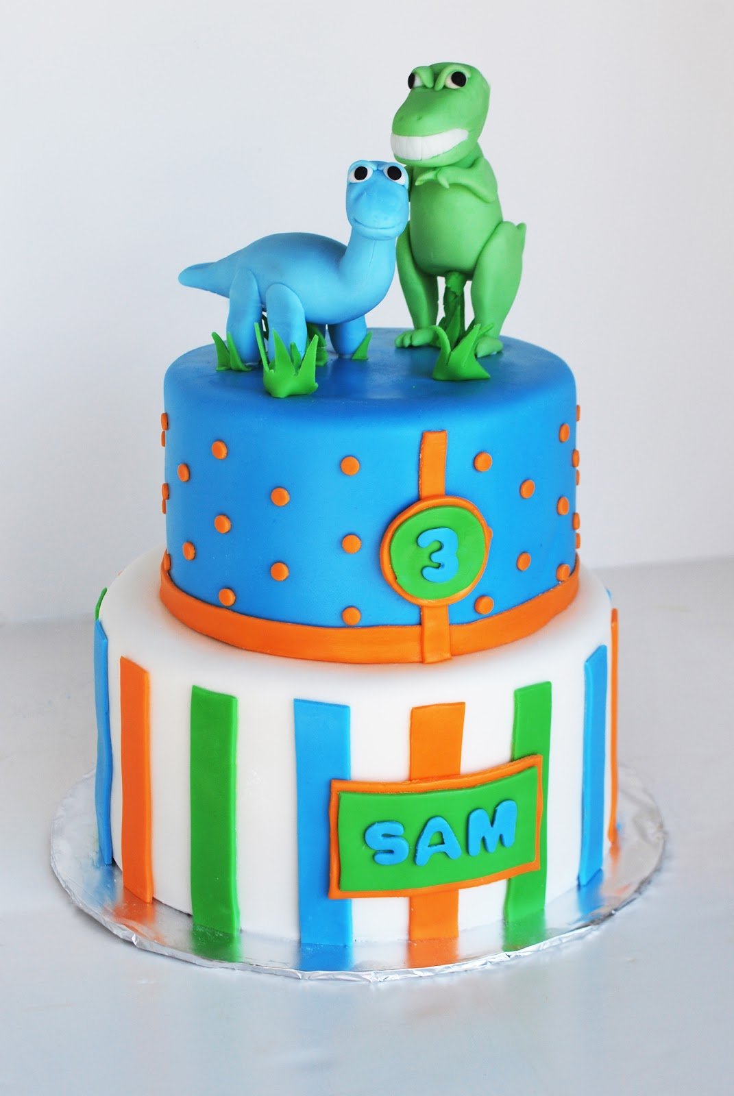 Торт с динозаврами на 3 года