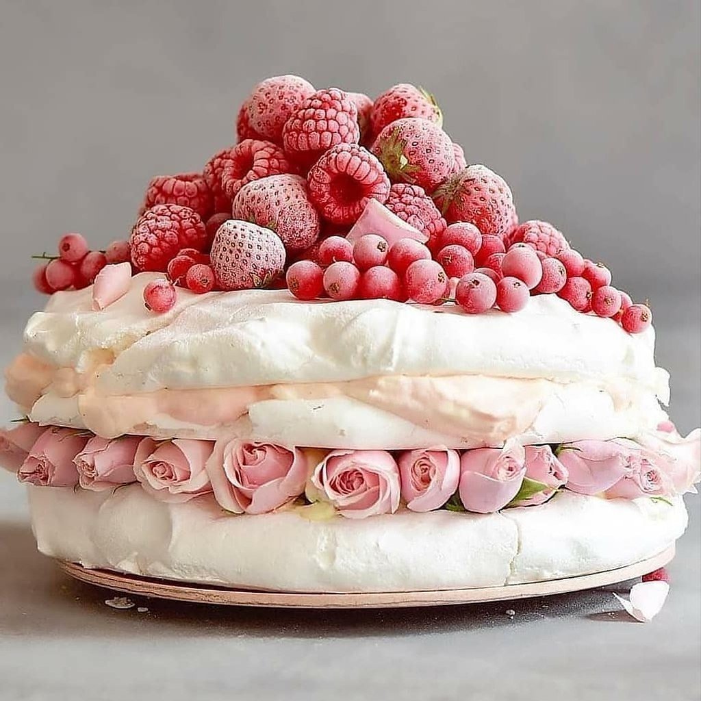 Безе с клубникой