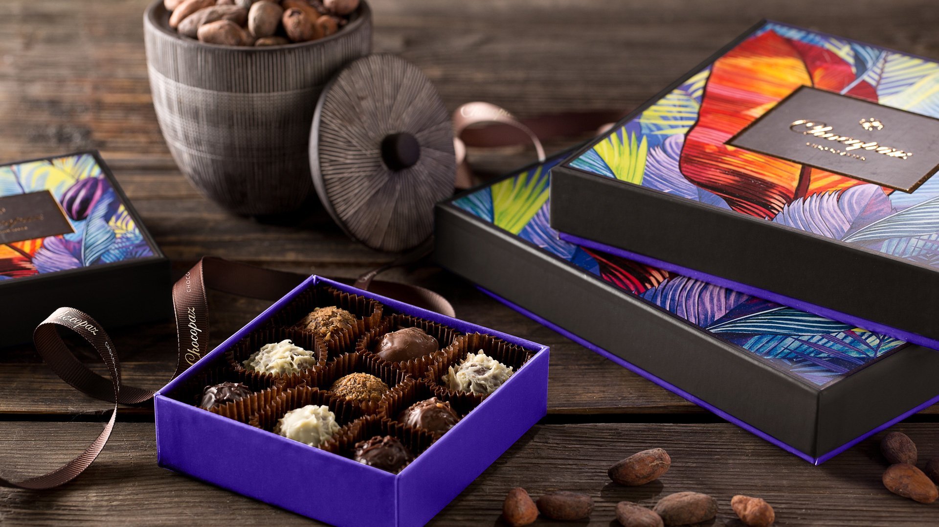Шоколад салехард. Коробка дизайнерская для конфет. Конфеты шоколадные в коробке. Конфеты в упаковке. Шоколад в подарочной упаковке.