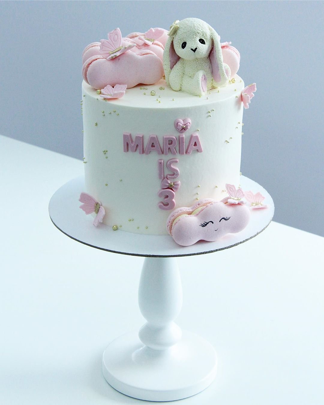 Зайчик из мастики на торт