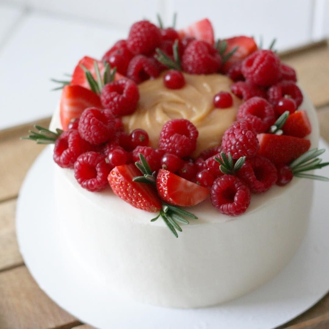 Торт с клубникой