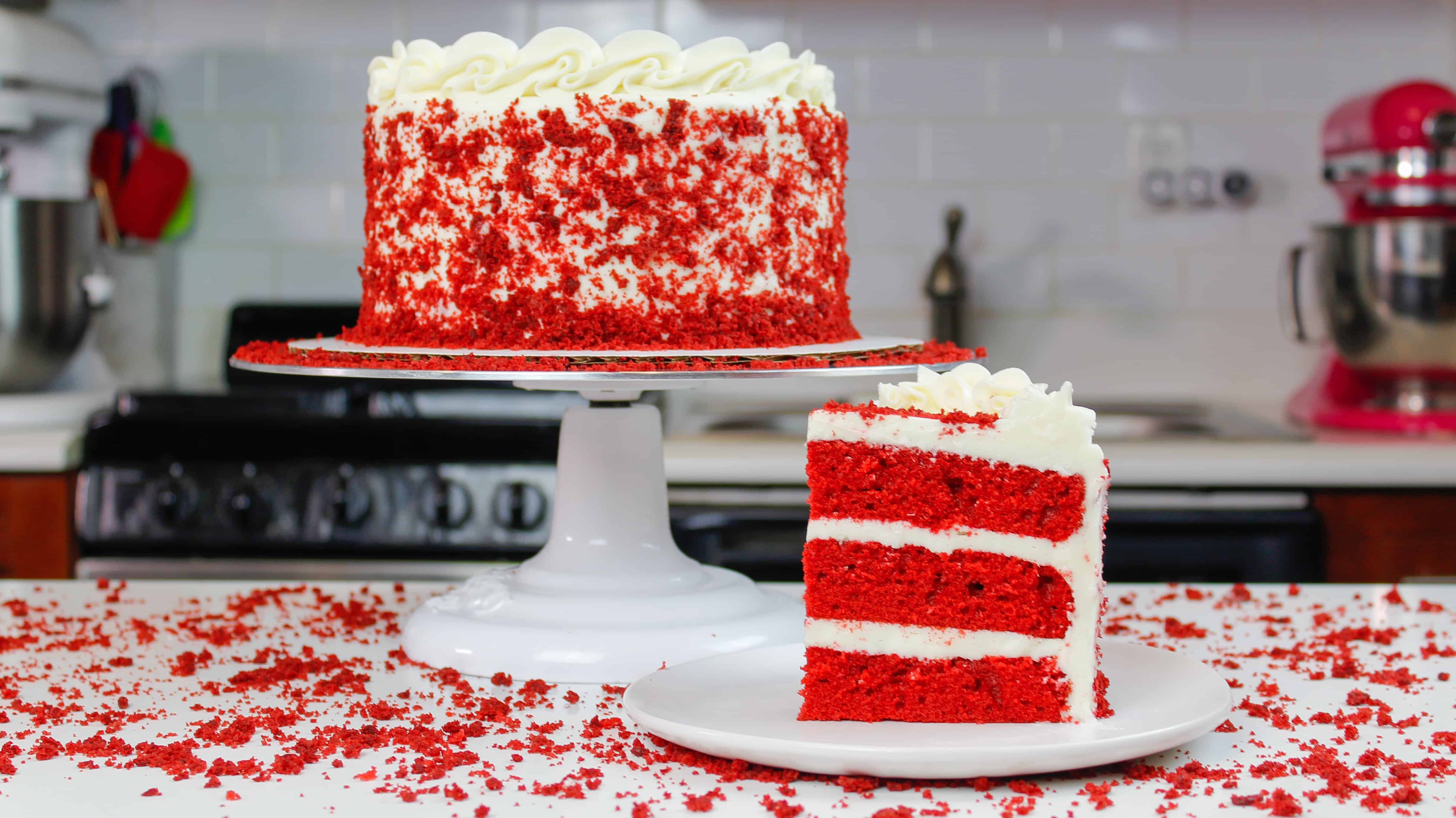 Приготовить торт красный бархат в домашних. Торт красный бархат Спар. Торт ред вельвет Мирель. Красный вельвет торт Мирель. Замороженный торт ред вельвет.