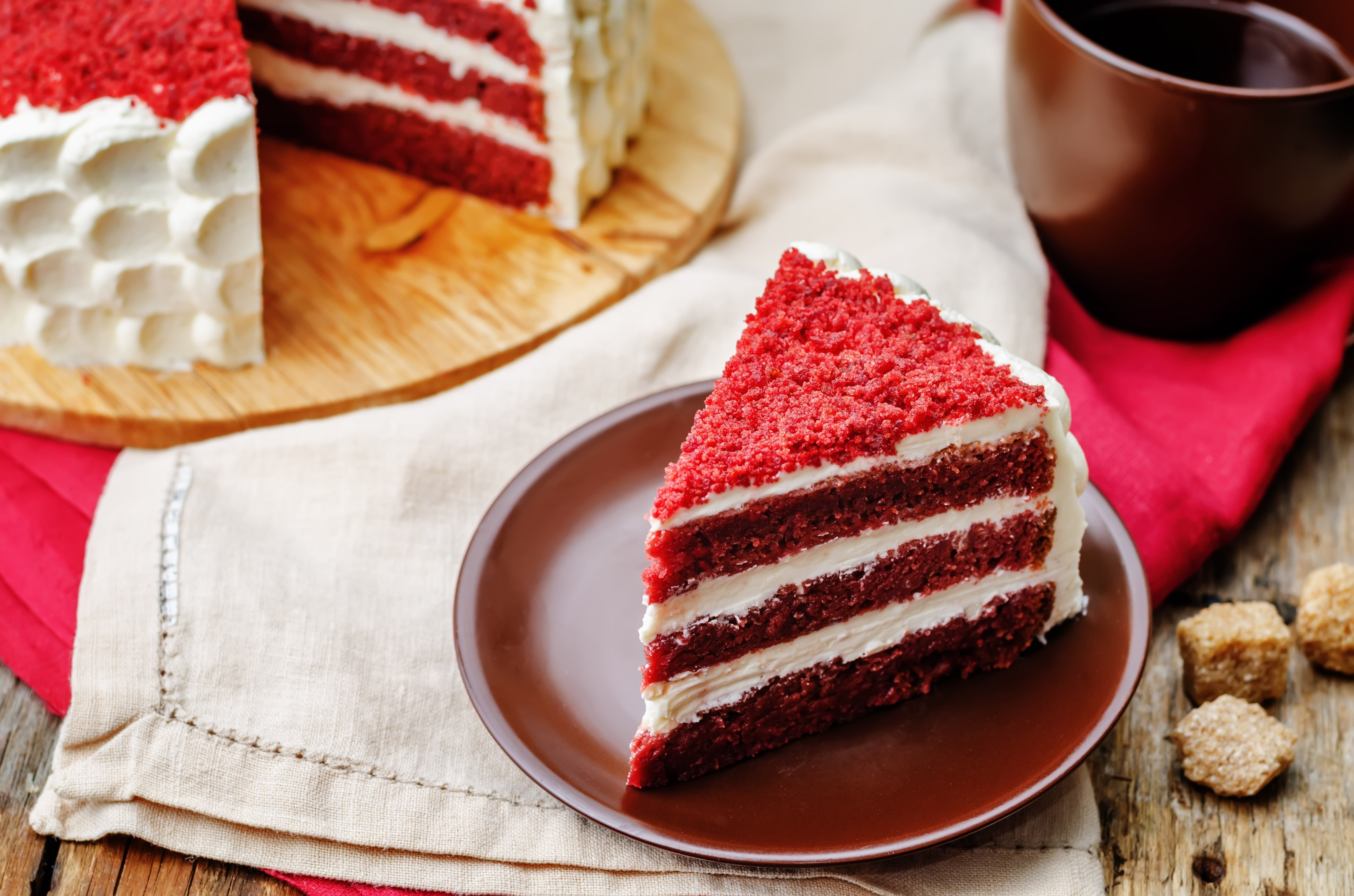 Красная кулинария. Торт «ред вельвет». Красный бархат Red Velvet. Торт ред вельвет красный. Торта "красный бархат" (Red Velvet)..
