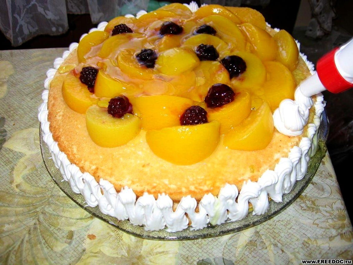 Торт с персиками