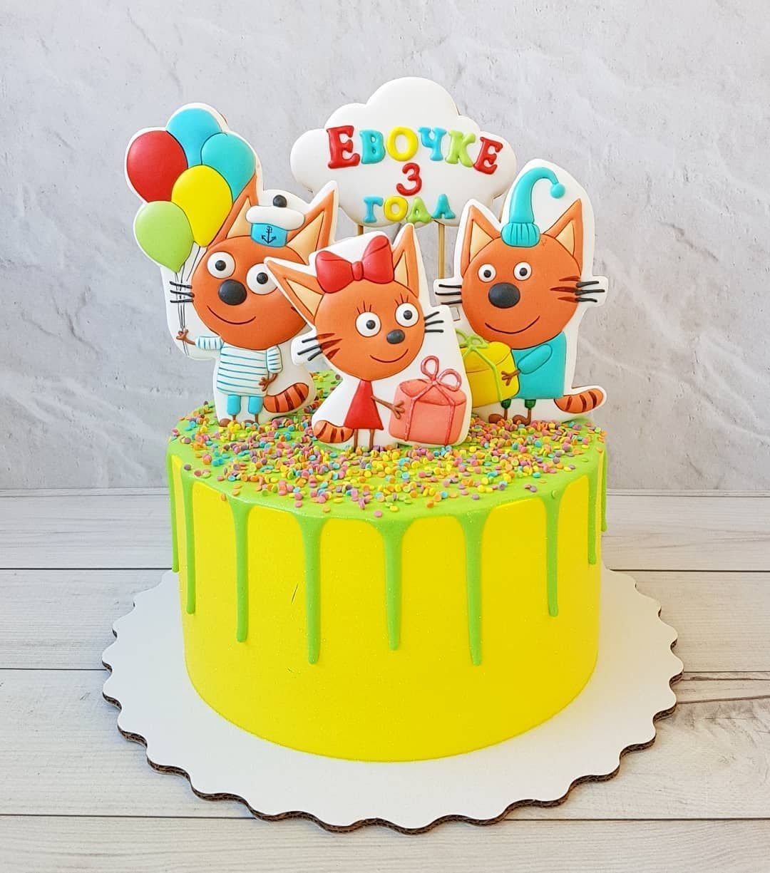 Коржик Карамелька и компот 3 кота