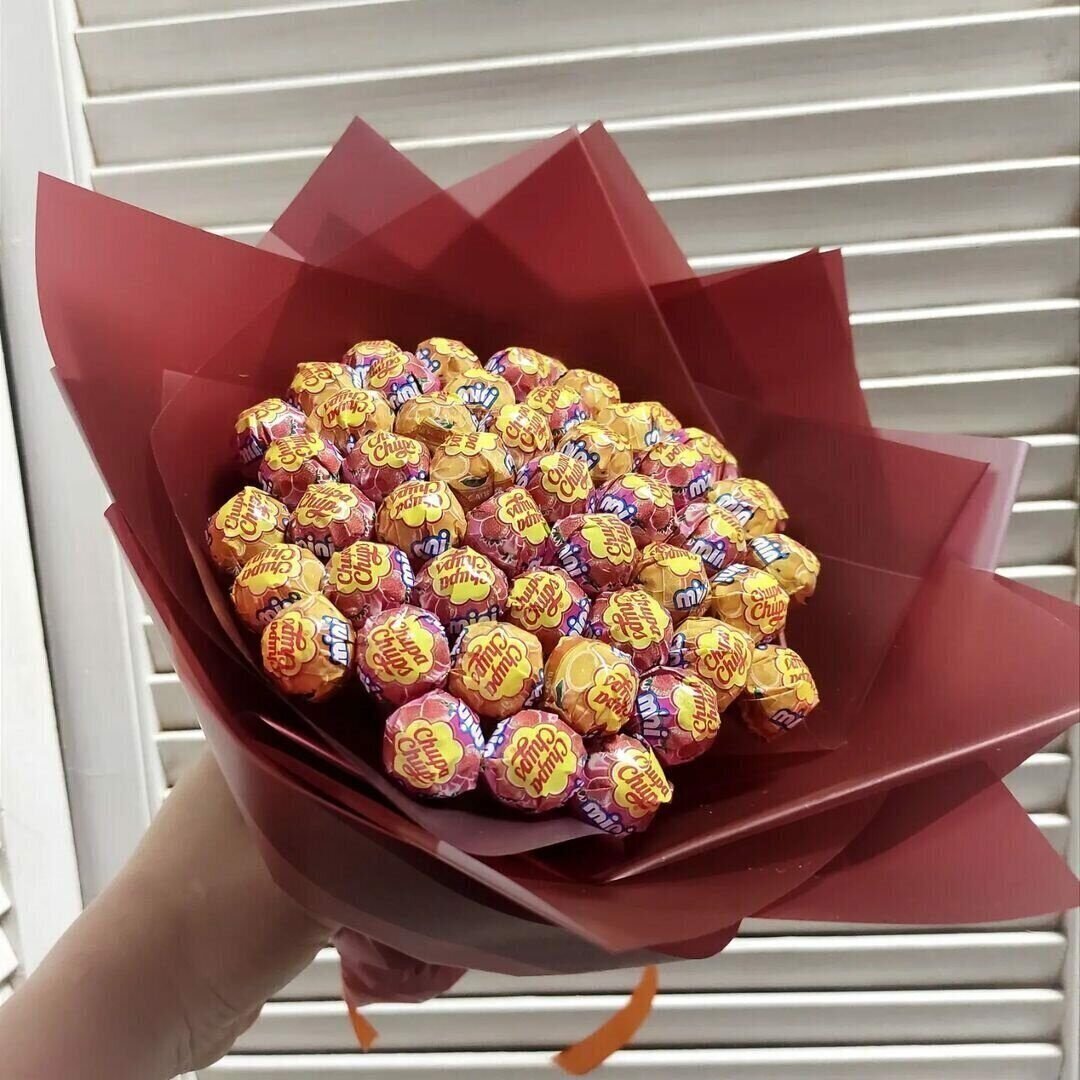 Букет из 100 Чупа чупсов